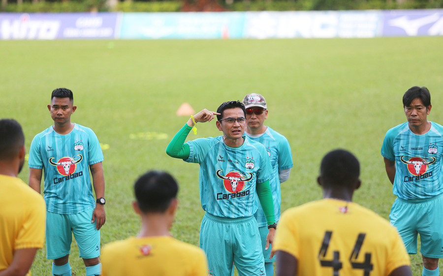 Huấn luyện viên Kiatisak đã có những sự thay đổi ở vị trí ngoại binh trước mùa giải mới. Ảnh: L.V.N