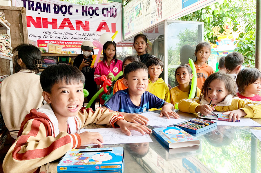 Trạm đọc-Học chữ nhân ái trở thành địa điểm sinh hoạt, học tập bổ ích của trẻ em xã Ia Phang, huyện Chư Pưh. Ảnh: N.Y