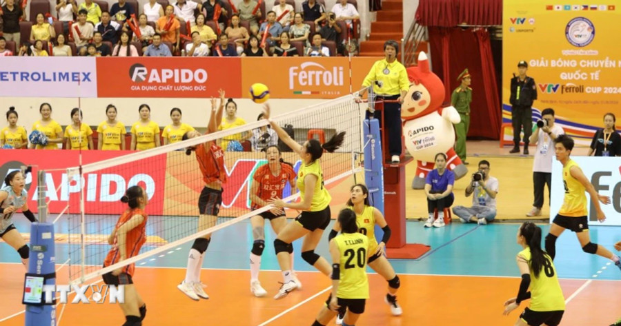 Trận đấu giữa Đội tuyển Bóng chuyền nữ Việt Nam (áo vàng) và câu lạc bộ Henan. (Ảnh: Thùy Dung/TTXVN) Trận đấu giữa Đội tuyển Bóng chuyền nữ Việt Nam (áo vàng) và câu lạc bộ Henan. (Ảnh: Thùy Dung/TTXVN)