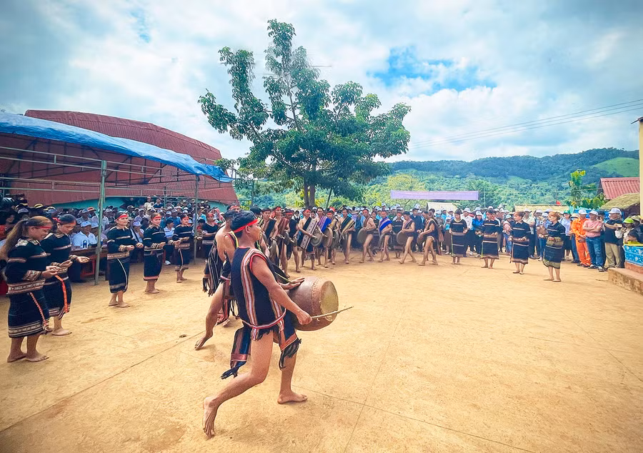 Làng Pờ Yầu (xã Lơ Pang, huyện Mang Yang) được nhiều du khách yêu mến và chọn làm điểm đến cho kỳ nghỉ dài ngày năm nay. Ảnh: Trần Dung