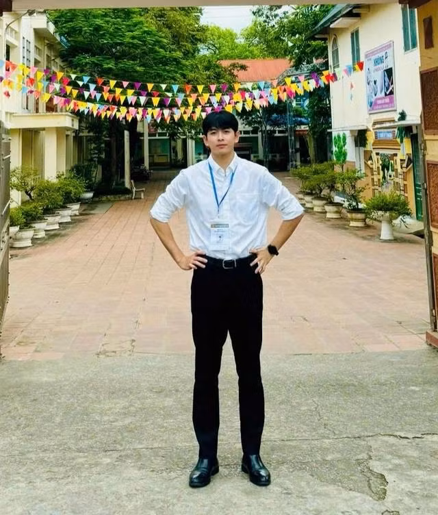 `Với ngoại hình lãng tử và gương mặt thư sinh, Chính hay bị nhầm là sinh viên. ẢNH: NVCC