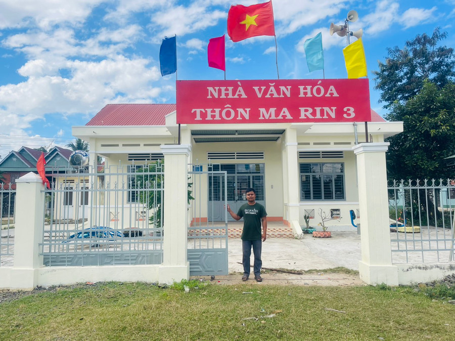 Nhà văn hóa thôn Ma Rin 3 được đầu tư sửa chữa khang trang. Ảnh: V.C Nhà văn hóa thôn Ma Rin 3 được đầu tư sửa chữa khang trang. Ảnh: V.C
