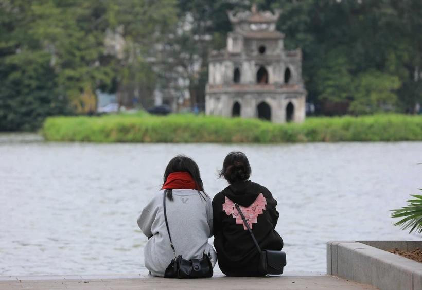 Thủ đô Hà Nội nhiều mây, sáng và đêm có mưa nhỏ, mưa phùn và sương mù. (Ảnh: Hoàng Hiếu/TTXVN) Thủ đô Hà Nội nhiều mây, sáng và đêm có mưa nhỏ, mưa phùn và sương mù. (Ảnh: Hoàng Hiếu/TTXVN)