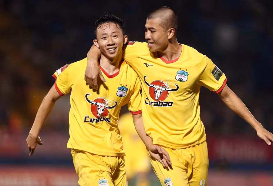 Các cầu thủ HAGL đang khát khao chiến thắng đầu tiên ở mùa giải mới. Ảnh: Tuấn Hữu