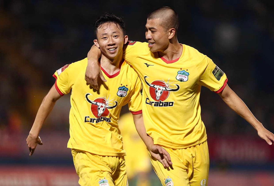 Các cầu thủ HAGL đang khát khao chiến thắng đầu tiên ở mùa giải mới. Ảnh: Tuấn Hữu