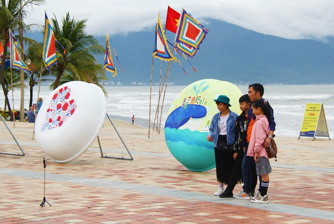 Theo BQL bán đảo Sơn Trà và các bãi biển du lịch Đà Nẵng, các mô hình check-in sẽ được trưng bày từ ngày 19-1 đến ngày 28-1(nhằm ngày 28 tháng 12 đến mồng 10 tháng 1 Âm lịch) Theo BQL bán đảo Sơn Trà và các bãi biển du lịch Đà Nẵng, các mô hình check-in sẽ được trưng bày từ ngày 19-1 đến ngày 28-1(nhằm ngày 28 tháng 12 đến mồng 10 tháng 1 Âm lịch)