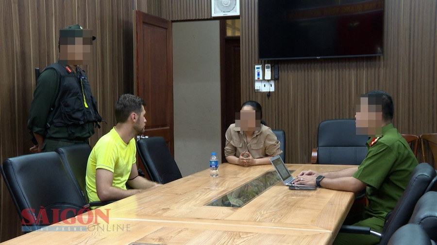 Công an lấy lời khai Bugaevskiy Tymur. Công an lấy lời khai Bugaevskiy Tymur.