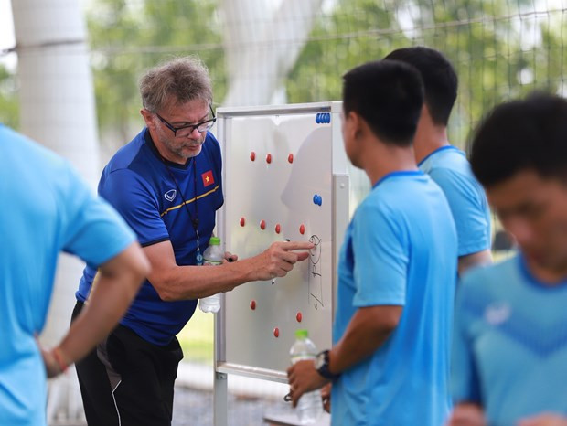 Huấn luyện viên Philippe Troussier có kinh nghiệm làm việc với bóng đá Việt Nam. (Ảnh: VFF) Huấn luyện viên Philippe Troussier có kinh nghiệm làm việc với bóng đá Việt Nam. (Ảnh: VFF)