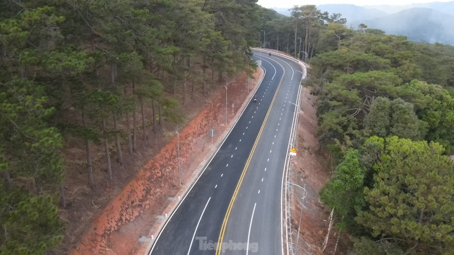 Sau 11 tháng thi công, UBND tỉnh Lâm Đồng có văn bản đồng ý gia hạn thời gian hoàn thành dự án mở rộng tuyến đường đèo Prenn tới tháng 6/2024. Bên cạnh đó, tuyến đường đèo Prenn được thông xe theo kế hoạch trước Tết Nguyên đán 2024.