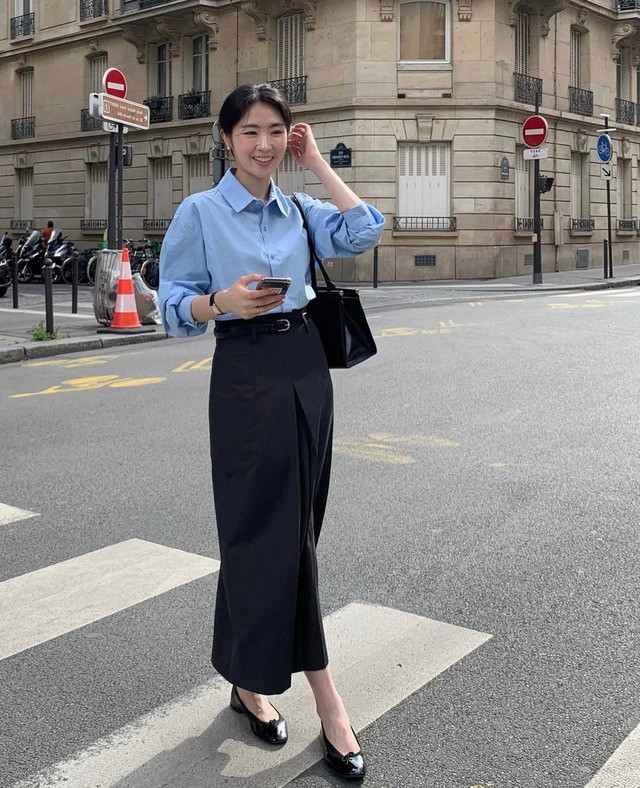 Các quý cô công sở thường kết hợp giày búp bê với áo sơ mi và chân váy dáng dài. Tuy mang nét chỉn chu, chuyên nghiệp nhưng chị em vẫn hoàn toàn có thể tận dụng combo này trong những buổi tụ họp sau khi tan làm bởi sự cổ điển, dễ thương. Ngoài ra, nếu đã chán phong cách dịu dàng, bạn hãy thử xây dựng cho mình hình tượng mạnh mẽ hơn bằng cách phối giày búp bê cùng quần jeans hay quần túi hộp