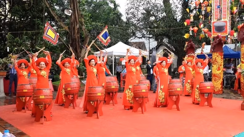Biểu diễn trống hội trong Lễ hội Bình Đà năm 2023. (Ảnh: Ánh Ngọc)