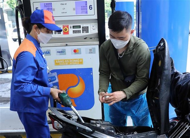 Giá xăng dự báo giảm trong kỳ điều hành ngày mai (25/4). Giá xăng dự báo giảm trong kỳ điều hành ngày mai (25/4).
