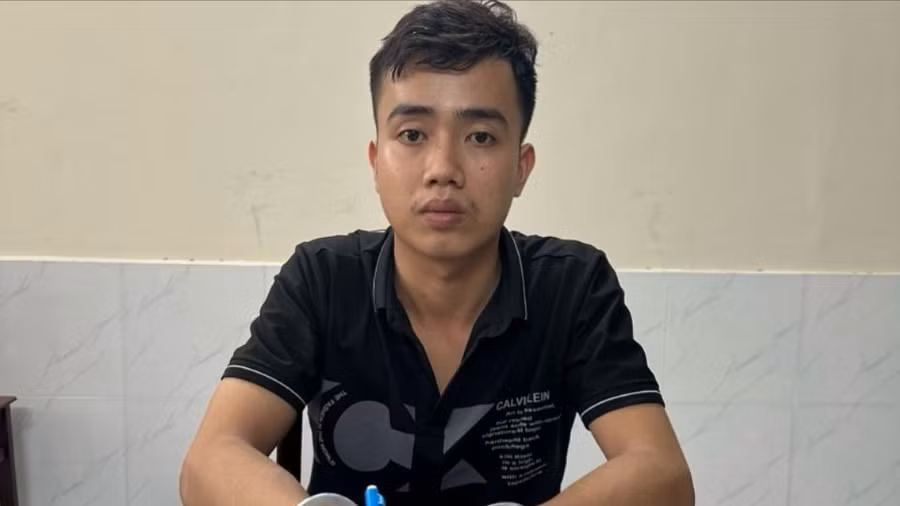 Nghi phạm Khoa tại cơ quan công an