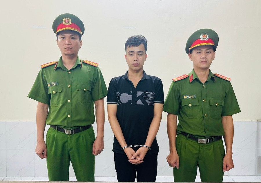 Nghi phạm Khoa tại cơ quan công an