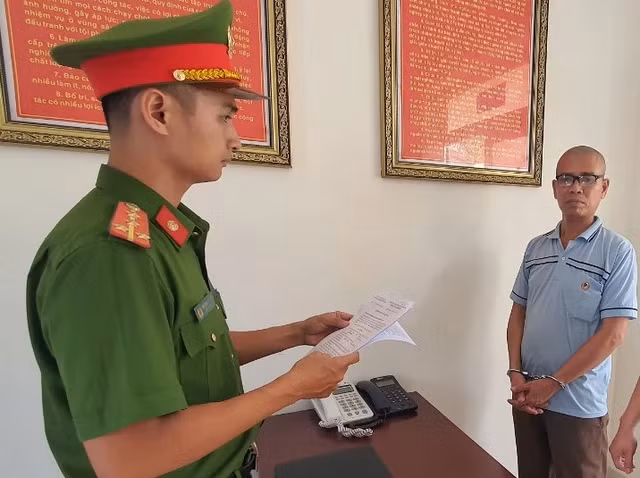 Cơ quan điều tra thi hành lệnh bắt tạm giam ông Đỗ Đăng Thu để điều tra về hành vi giết người