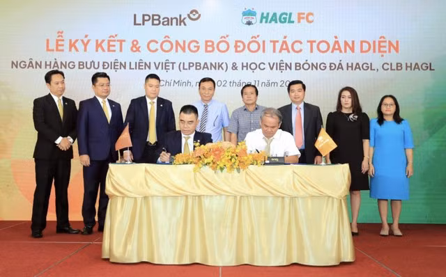 Mới đây, LPBank và Học viện bóng đá Hoàng Anh Gia Lai đã ký hợp tác toàn diện