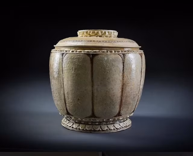 Bình gốm hoa nâu là hiện vật tiêu biểu cho sự phát triển đỉnh cao kỹ nghệ gốm thời Lý