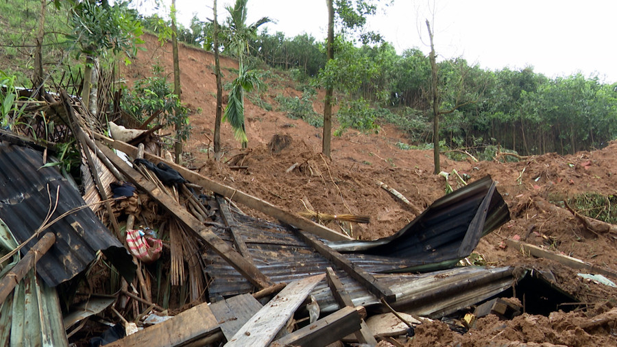 Nóc ông Sinh bị sạt lở hồi tháng 10/2020 Nóc ông Sinh bị sạt lở hồi tháng 10/2020