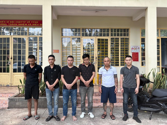 Nhóm đối tượng cho vay bị bắt. Nhóm đối tượng cho vay bị bắt.