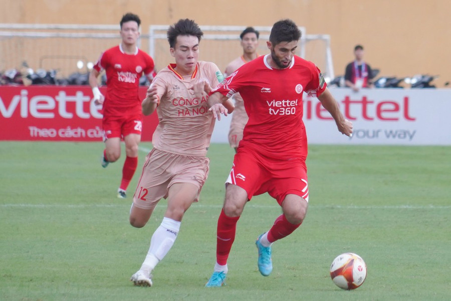 Derby Thủ đô giữa Thể Công-Viettel (áo đỏ) và Công an Hà Nội là một trong những cặp đấu đáng chú ý ở vòng 13 V-League 2023/24. (Ảnh: Việt Anh/Vietnam+) Derby Thủ đô giữa Thể Công-Viettel (áo đỏ) và Công an Hà Nội là một trong những cặp đấu đáng chú ý ở vòng 13 V-League 2023/24. (Ảnh: Việt Anh/Vietnam+)