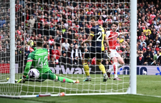 Declan Rice ấn định chiến thắng 3-0 cho Arsenal Declan Rice ấn định chiến thắng 3-0 cho Arsenal
