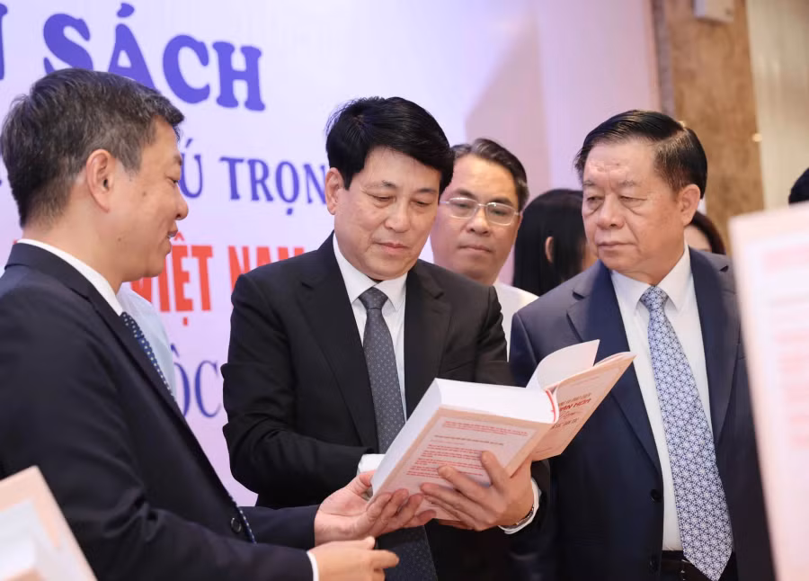 Cuốn sách được đánh giá là tác phẩm quan trọng, có ý nghĩa cấp bách trong bối cảnh hiện nay. (Ảnh: Phương Hoa/TTXVN)