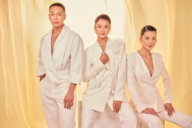 Khi làm việc chung với hai người đẹp này, chuyên gia trang điểm Thành Nguyên nhận xét Xuân Hạnh là người có đôi mắt đẹp, tính cách cởi mở và luôn mang lại năng lượng tích cực cho mọi người. Trong khi đó, Hoàng Thị Nhung không chỉ sở hữu hình thể đẹp mà còn có cách cư xử khéo léo. Ảnh: Hoàng Phúc