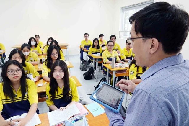 Học sinh lớp 12 tại TP.HCM trong giờ học môn tiếng Anh. ẢNH: ĐÀO NGỌC THẠCH Học sinh lớp 12 tại TP.HCM trong giờ học môn tiếng Anh. ẢNH: ĐÀO NGỌC THẠCH