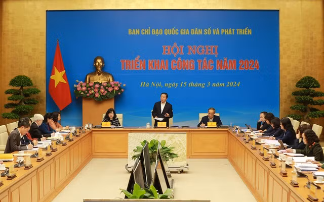 Phó Thủ tướng Trần Hồng Hà cho rằng cần khẩn trương xây dựng, hoàn thiện khuôn khổ pháp lý đối với lĩnh vực dân số và phát triển. Ảnh: VGP/Minh Khôi