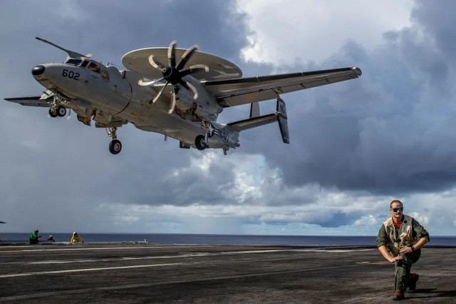 USS Abraham Lincoln sẽ tới Trung Đông để thay thế cho tàu sân bay Theodore Roosevelt. Ảnh: Reuters USS Abraham Lincoln sẽ tới Trung Đông để thay thế cho tàu sân bay Theodore Roosevelt. Ảnh: Reuters