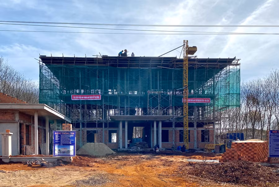 Công trình trụ sở Viện Kiểm sát nhân dân huyện Đak Đoa đang được đẩy nhanh tiến độ xây dựng. Ảnh: H.D