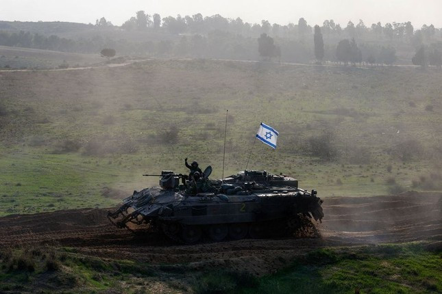 Xe quân sự của Israel ở gần biên giới với Dải Gaza. Ảnh: Reuters Xe quân sự của Israel ở gần biên giới với Dải Gaza. Ảnh: Reuters
