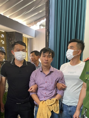 Công an khám xét nhà Sơn