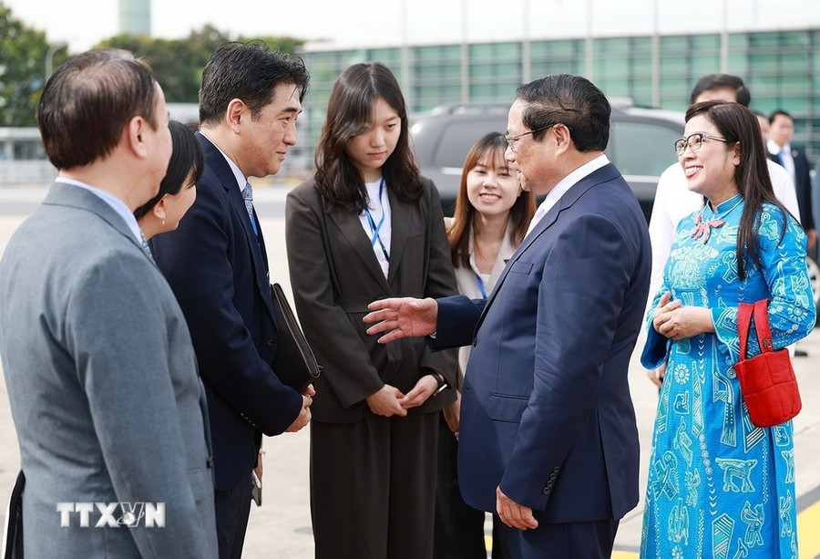 Lễ tiễn Thủ tướng Phạm Minh Chính và Phu nhân lên đường thăm chính thức Hàn Quốc, tại Sân bay Quốc tế Nội Bài. (Ảnh: Dương Giang/TTXVN) Lễ tiễn Thủ tướng Phạm Minh Chính và Phu nhân lên đường thăm chính thức Hàn Quốc, tại Sân bay Quốc tế Nội Bài. (Ảnh: Dương Giang/TTXVN)