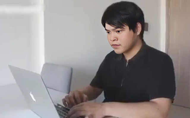 Chàng trai dùng trí tuệ nhân tạo để phục chế phim, ảnh lịch sử - Ảnh 1. Quang bắt đầu phục chế từ những hình ảnh đơn giản nhất. Ảnh: NVCC