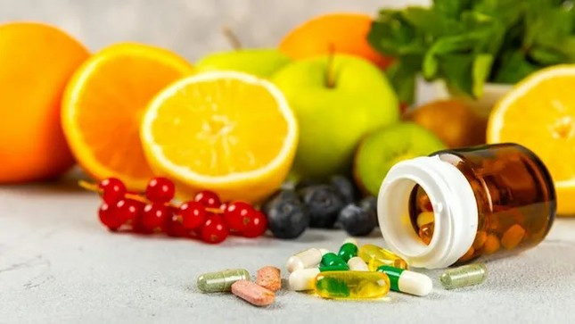 Tiếp thị các chất bổ sung thường được cho là có lợi mà chúng chưa được chứng minh và được quảng cáo tốt như thực phẩm tự nhiên. (Ảnh: Valentyna Yeltsova)