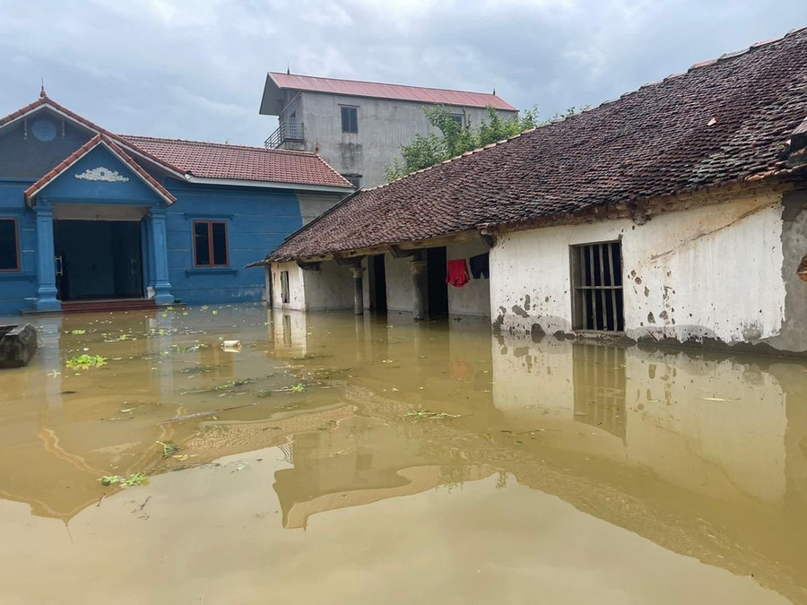 Úng lụt nặng tại khu vực ven sông Bùi qua huyện Chương Mỹ (Hà Nội) ngày 24-7 Úng lụt nặng tại khu vực ven sông Bùi qua huyện Chương Mỹ (Hà Nội) ngày 24-7