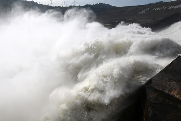 Xả lũ tại thủy điện Hòa Bình Xả lũ tại thủy điện Hòa Bình