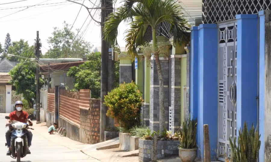 Diện mạo các khu dân cư tại tổ dân phố 6, phường Trà Bá ngày càng khang trang sau khi các tuyến đường hẻm đã được nâng cấp cải tạo. Ảnh: Thanh Nhật
