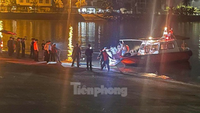 Thi thể 2 nạn nhân xấu số (ảnh: Hoàng Dương).