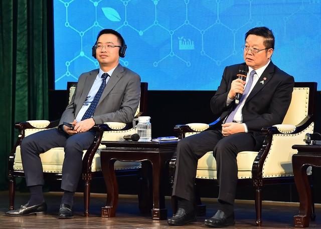 Tổng thư ký ASEAN Kao Kim Hourn chia sẻ tại cuộc đối thoại. Ảnh: THẢO PHẠM