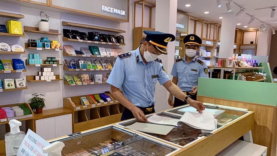 Lực lượng quản lý thị trường tăng cường kiểm tra hàng hoá đảm bảo quyền lợi cho người tiêu dùng.