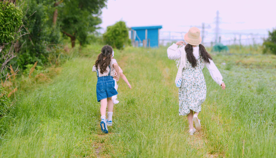 Mùa hè của gia đình chị Hoa là hòa mình với thiên nhiên. Ảnh: NVCC