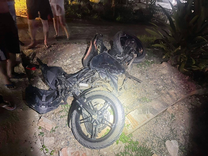 Sau khi tông vào xe của nạn nhân A Khoanh, ông Mai Khắc Mạnh lái xe rời khỏi hiện trường