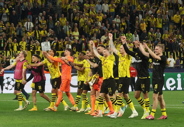 Dortmund tràn trề hy vọng vào tranh chung kết. Dortmund tràn trề hy vọng vào tranh chung kết.
