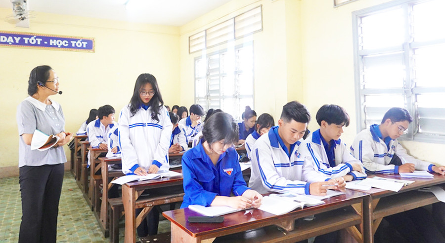 Theo Chương trình GDPT 2018, việc tổ chức kiểm tra đánh giá cũng có nhiều đổi mới theo hướng phát triển phẩm chất, năng lực học sinh. Ảnh: Mộc Trà Theo Chương trình GDPT 2018, việc tổ chức kiểm tra đánh giá cũng có nhiều đổi mới theo hướng phát triển phẩm chất, năng lực học sinh. Ảnh: Mộc Trà