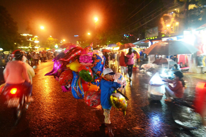Những đứa trẻ ở chợ. Những đứa trẻ ở chợ.