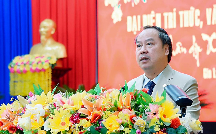 Phó Bí thư Thường trực Tỉnh ủy, Trưởng Đoàn đại biểu Quốc hội tỉnh Châu Ngọc Tuấn phát biểu tại buổi gặp mặt. Ảnh: Đức Thụy Phó Bí thư Thường trực Tỉnh ủy, Trưởng Đoàn đại biểu Quốc hội tỉnh Châu Ngọc Tuấn phát biểu tại buổi gặp mặt. Ảnh: Đức Thụy