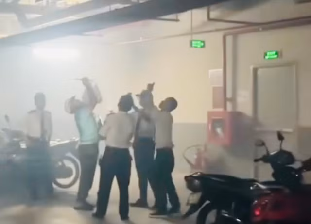 Lực lượng bảo vệ kiểm tra sau vụ nổ. CHỤP MÀN HÌNH