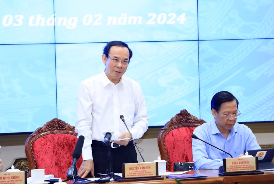 Bí thư Thành ủy Thành phố Hồ Chí Minh Nguyễn Văn Nên báo cáo. (Ảnh: Văn Điệp/TTXVN)